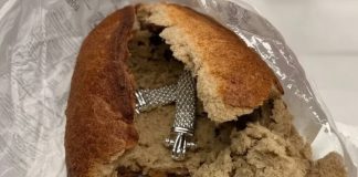 Šapčanin kupio hleb u prodavnici, a od onoga što je našao u vekni PREVRNUĆE VAM SE ŽELUDAC: Prizor nije za gadljive - featured image