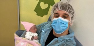 PORODILA SE ALEKSANDRA BURSAĆ Pjevačica dobila kćerku sa 10 godina mlađim kolegom: Dala joj MOĆNO IME, ponosni tata podijelio sliku sa nasljednicom - featured image