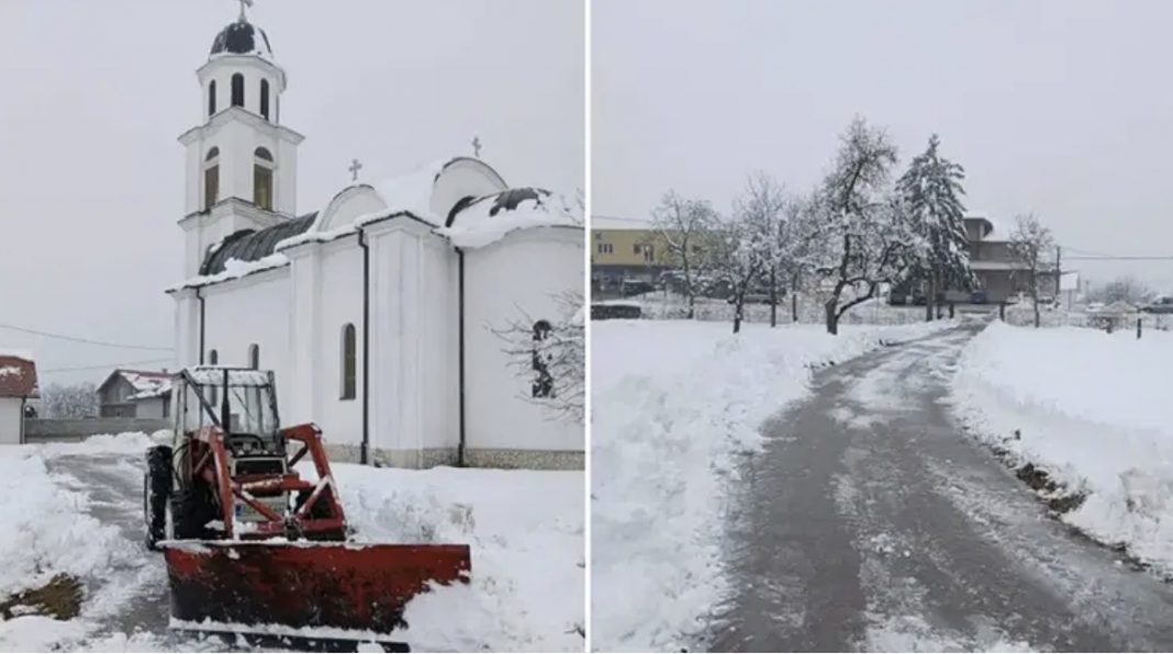 Ibro očistio put i portu hrama da bi komšije mogle na božićnu liturgiju - featured image Ibro očistio put i portu hrama da bi komšije mogle na božićnu liturgiju - featured image
