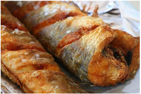 Kuhari ribu ne valjaju u brašno, već u ovu namirnicu: Ne upija ni kap ulja, a bude ukusna i hrskava - featured image Kuhari ribu ne valjaju u brašno, već u ovu namirnicu: Ne upija ni kap ulja, a bude ukusna i hrskava - featured image