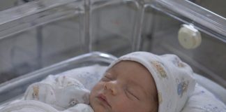 Moja trudna supruga umrla je od COVID-a nakon što su liječnici spasili našu djevojčicu – Tri dana poslije potpisao sam dokumente kojima se odričem naše kćeri - featured image