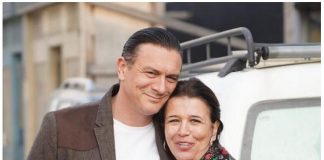 Naš glumac napravio kuću na selu pa sa ženom manekenkom okopava baštu: “Gajim kokoške, svinje i ovce – ovde je život” - featured image