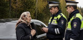 Policajci su zaustavili staricu samo zato što je vozila skupocjeni strani automobil. Prislonili su je uz vozilo i stavili joj lisice, ne sluteći ko je ta žena zapravo. 😨 - featured image