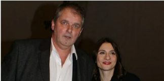 Mandina udovica se skinula u bikini: Uživa za sve pare na moru, u društvu Mlađeg kolege..Kad vidite ko je u pitanju zinut ćete od šoka (FOTO) - featured image