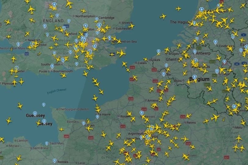 Haos na nebu iznad Evrope: Više od 300 aviona prizemljeno, problemi tek počinju - featured image Haos na nebu iznad Evrope: Više od 300 aviona prizemljeno, problemi tek počinju - featured image