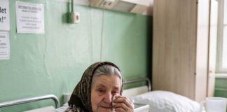 S 83 godine slomila sam nogu i danima nitko iz moje obitelji nije imao vremena za mene, osim susjedova dječaka — a ono što je pronašao na mom tavanu otkrilo je tajnu staru sedamdeset četiri godine - featured image