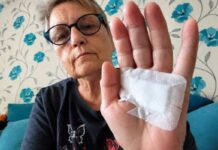 „Imam 74 godine. Svake večeri moja snaha me tjerala da popijem čašu vode prije spavanja. Jednog jutra probudila sam se sa zavijenom rukom, a nisam se mogla sjetiti ničega što se dogodilo prethodne noći. Odlučila sam postaviti skrivenu kameru, ali ono što sam sljedećeg jutra vidjela na snimku natjeralo me da odmah pozovem sina…” 😱💔‼️ - featured image