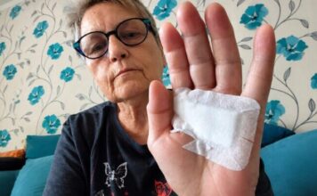 „Imam 74 godine. Svake večeri moja snaha me tjerala da popijem čašu vode prije spavanja. Jednog jutra probudila sam se sa zavijenom rukom, a nisam se mogla sjetiti ničega što se dogodilo prethodne noći. Odlučila sam postaviti skrivenu kameru, ali ono što sam sljedećeg jutra vidjela na snimku natjeralo me da odmah pozovem sina…” 😱💔‼️ - featured image
