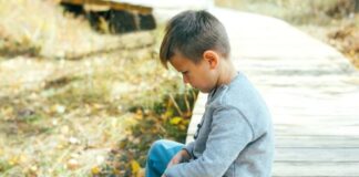 Anksioznost često počinje s ova četiri problema iz djetinjstva – 9 od 10 roditelja ovo svakodnevno radi svojoj djeci..Ovo su neki od prvih znakova!! - featured image