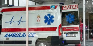 BEBA SE OTROVALA U VRTIĆU Drama: Baka greškom sipala benzin u flašicu za vodu?! Hitno prebačena u bolnicu - featured image