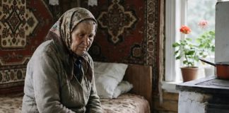 Djeca su ostavila majku samu u selu, a nisu joj ni došla na sahranu: Nakon njene smrti, kada je notar otvorio oporuku, svi su ostali šokirani odlukom koju je starica donijela 😲😨 - featured image