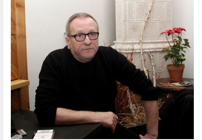 Dok je još bila na studijama, Bogdanu Dikliću srce je osvojila 22 godine mlađa: Ona je profesorka i nema tog dobrog filma i serije u kojoj nije glumila - featured image Dok je još bila na studijama, Bogdanu Dikliću srce je osvojila 22 godine mlađa: Ona je profesorka i nema tog dobrog filma i serije u kojoj nije glumila - featured image