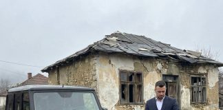 Godinama je slao novac majci misleći da joj pomaže, a istina koju je otkrio bila je bolna.“Sreća se ne šalje poštom, sine” – majčino pismo koje ga je slomilo - featured image