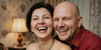 “Ovo nije starački dom, mama. ” Nakon što su rođenu majku odvukli u ludnicu, supružnici su posjetili zbog pristanka da prodaju kuću, ali ono što su pronašli ostavilo ih je ZAPANJUJUĆIM… 😲😲😲 - featured image