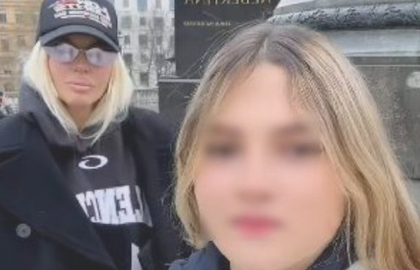 Ne skrivaju više ljubav Nika otkrila s kim je u vezi! On ima 58 godina, pr0paIica i kIošar sa estrade? Duško i Jelena poludili kad su vidjeli ko je u pitanju, A ni vama neće biti dobro!! - featured image Ne skrivaju više ljubav Nika otkrila s kim je u vezi! On ima 58 godina, pr0paIica i kIošar sa estrade? Duško i Jelena poludili kad su vidjeli ko je u pitanju, A ni vama neće biti dobro!! - featured image