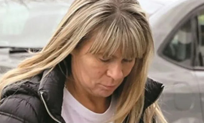 “Šok za sve, kćerka je istjerala iz porodične kuće, Saša joj ništa nije ostavio: Suzana Jovanović napustila luksuz i vratila se u trošnu kuću roditelja koja se raspada – OBJAVLJENE SLIKE - featured image “Šok za sve, kćerka je istjerala iz porodične kuće, Saša joj ništa nije ostavio: Suzana Jovanović napustila luksuz i vratila se u trošnu kuću roditelja koja se raspada – OBJAVLJENE SLIKE - featured image