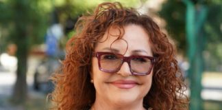 Da li se ovako oblači žena u šezdesetim? Ana Bekuta novim stajlingom izazvala haos na Instagramu, da li biste vi nosili ovo na glavi? (FOTO) - featured image