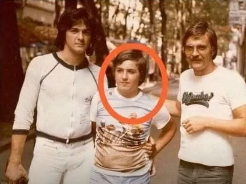 Znate li ko je OVAJ DEČAK SA ČOLOM I DAVORINOM? – Danas je velika zvezda, nema šanse da ga prepoznate - featured image Znate li ko je OVAJ DEČAK SA ČOLOM I DAVORINOM? – Danas je velika zvezda, nema šanse da ga prepoznate - featured image