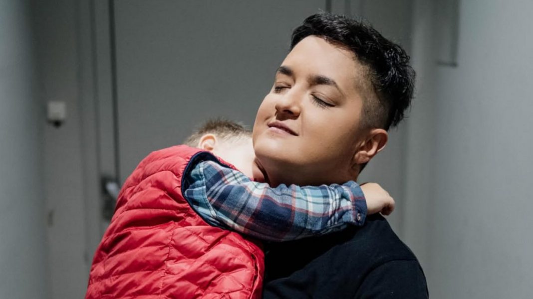 “Visokoobrazovana žena sa mužem i detetom” Evo ko je surogat majka sina Marije Šerifović - featured image “Visokoobrazovana žena sa mužem i detetom” Evo ko je surogat majka sina Marije Šerifović - featured image