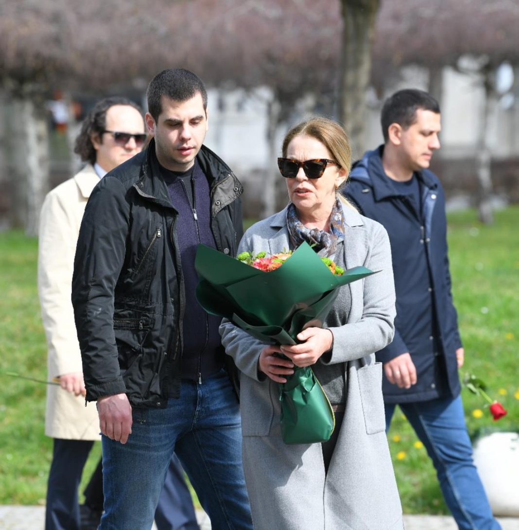 Kad je ubijen Zoran Đinđić, Ružica je imala samo 42. godine: Evo zašto se nikad nije preudala i koje su poslednje reči koje joj je rekao - featured image