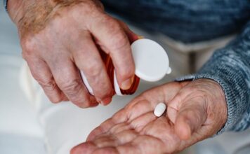 AK0 PlJETE LlJEK0VE ZA SRCE lLl PRlTlSAK, ovu voćku nikako ne smijete jesti – terapija može postati otrov … - featured image