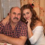 😱💔 Napustio sam suprugu nakon 27 godina braka zbog 28-godišnje žene… Ali kada sam se vratio puzeći i moleći za oprost, supruga je otvorila vrata i otkrila mi tajnu koja mi je zauvijek uništila svijet. - featured image